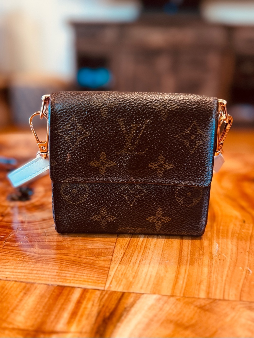 Louis Vuitton monogram Elise compact wallet with White 47 inch adjustable strap - Picture 4 of 16